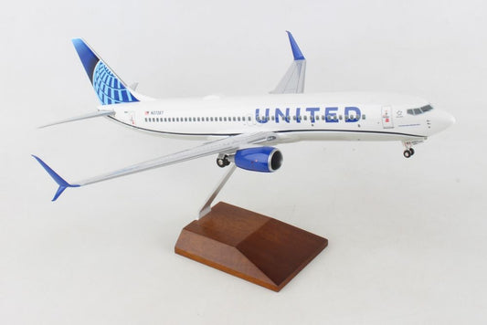 SkyMarks Supreme 1/100 United Airlines 737-800