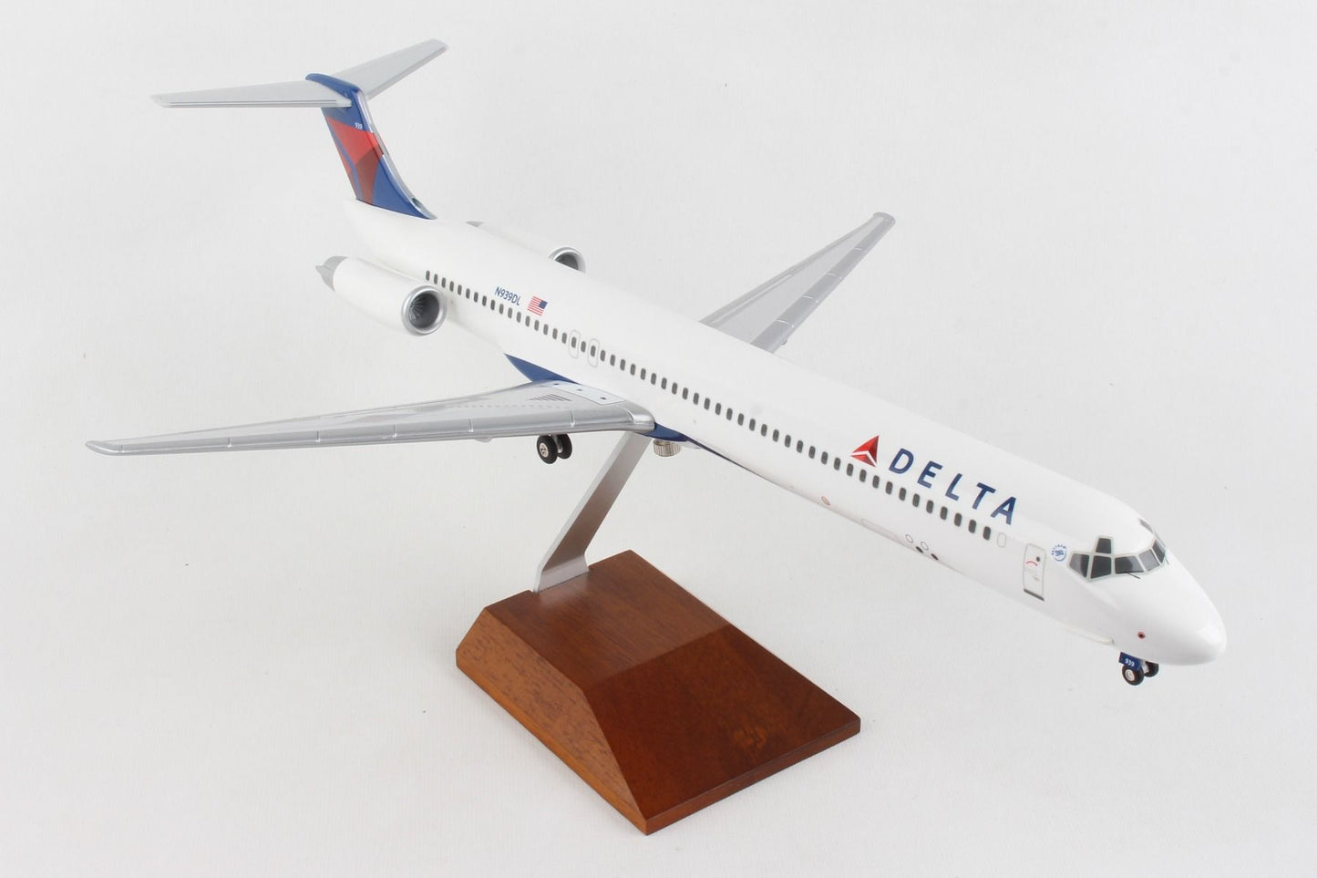 SkyMarks Supreme 1/100 Delta MD88